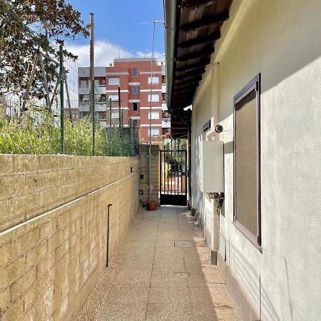 Independent House With Private Patio In Rome Villa Exterior photo