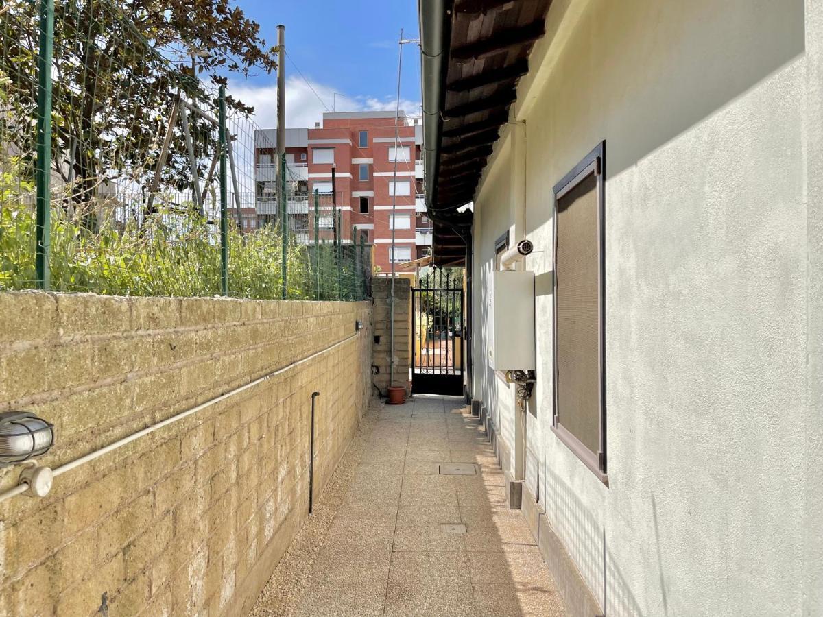 Independent House With Private Patio In Rome Villa Exterior photo